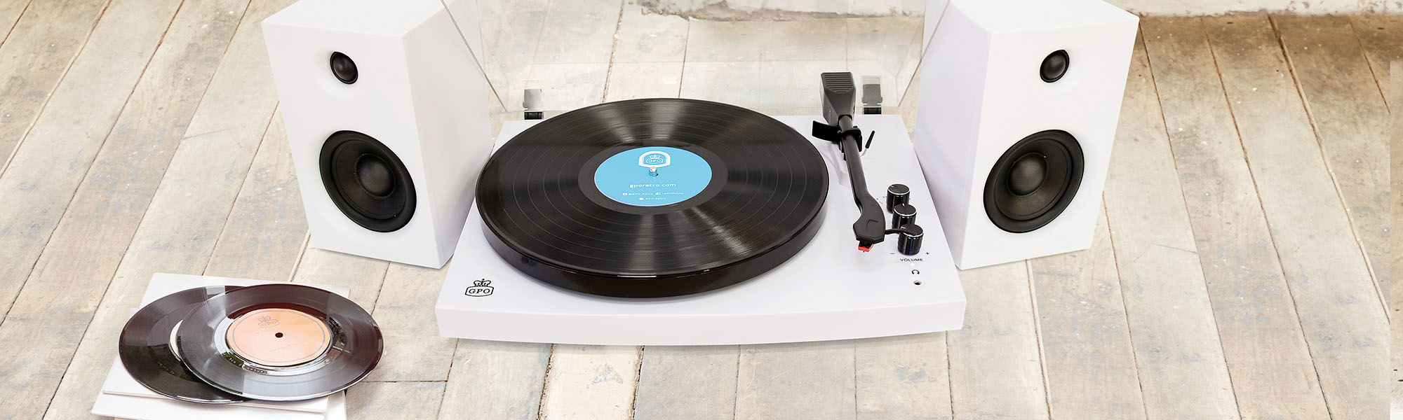 gpo piccadilly matte black turntable with speakers